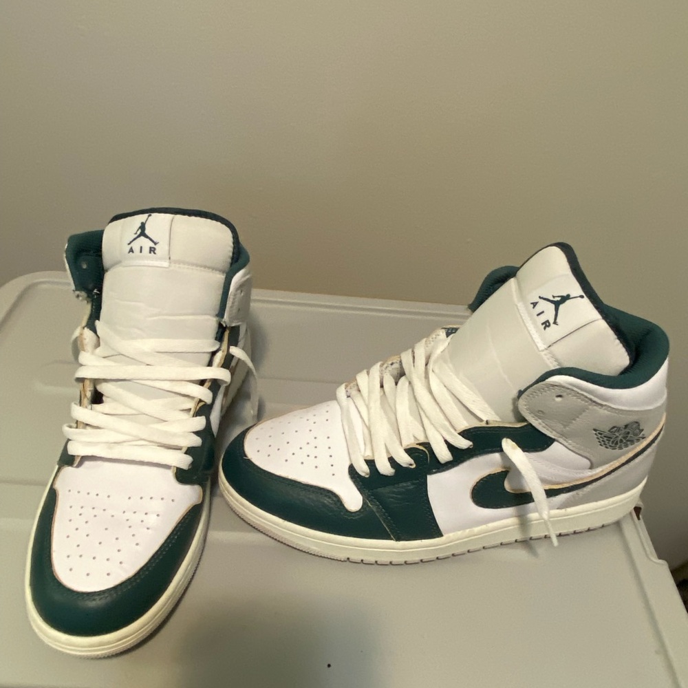 Jordan 1 Mid SE
Oxidized Green Men’s Size 10